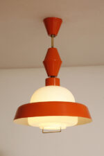Metalowa jednopunktowa pomarańczowa lampa wisząca/sufitowa z mlecznobiałym szklanym kloszem i możliwością regulacji długości zwisu, Czechosłowacja, lata 60. - obrazek 11