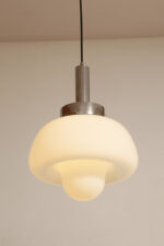 Mleczno-biała jednopunktowa szklana lampa wisząca/sufitowa z kloszem w kształcie grzyba w stylu Mazzega z chromowanym metalowym kapturkiem i metalową biała podsufitką, Włochy, lata 70. - obrazek 27
