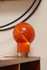 Pomarańczowa jednopunktowa metalowa lampa biurkowa/kinkiet "Pac-Man"/"Kosmonauta", projekt Pavel Grus dla Kamenický Šenov, Czechosłowacja lata 60. - obrazek 17