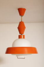 Metalowa jednopunktowa pomarańczowa lampa wisząca/sufitowa z mlecznobiałym szklanym kloszem i możliwością regulacji długości zwisu, Czechosłowacja, lata 60. - obrazek 15