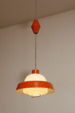 Metalowa jednopunktowa pomarańczowa lampa wisząca/sufitowa z mlecznobiałym szklanym kloszem i możliwością regulacji długości zwisu, Czechosłowacja, lata 60. - obrazek 16