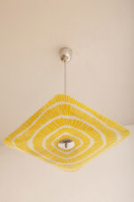 Żółto-biała kwadratowa szklana trzypunktowa lampa sufitowa „Parasolka” z geometrycznym wzorem, Napako, Czechosłowacja, lata 60. - obrazek 2