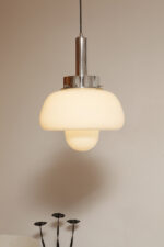 Mleczno-biała jednopunktowa szklana lampa wisząca/sufitowa z kloszem w kształcie grzyba w stylu Mazzega z chromowanym metalowym kapturkiem i metalową biała podsufitką, Włochy, lata 70. - obrazek 19