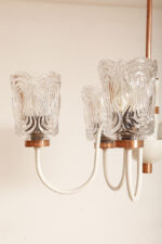 Pięciopunktowa duża biała metalowa lampa sufitowa/wisząca retro z miedzianymi elementami i szklanymi fakturowymi kloszami, Drukov TYP T3275, Czechosłowacja, lata 70. - obrazek 22