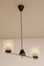 Dwupunktowa chromowana lampa sufitowa z dwoma fakturowymi szklanymi kloszami i czarnymi lakierowanymi w połysku wykończeniami z tworzywa, Lidokov, Czechosłowacja, lata 70. - obrazek 27
