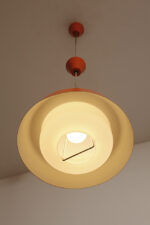 Metalowa jednopunktowa pomarańczowa lampa wisząca/sufitowa z mlecznobiałym szklanym kloszem i możliwością regulacji długości zwisu, Czechosłowacja, lata 60. - obrazek 28