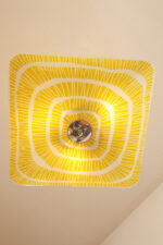 Żółto-biała kwadratowa szklana trzypunktowa lampa sufitowa „Parasolka” z geometrycznym wzorem, Napako, Czechosłowacja, lata 60. - obrazek 3
