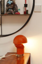 Pomarańczowa jednopunktowa metalowa lampa biurkowa/kinkiet "Pac-Man"/"Kosmonauta", projekt Pavel Grus dla Kamenický Šenov, Czechosłowacja lata 60. - obrazek 4
