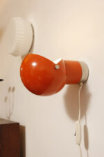 Pomarańczowa jednopunktowa metalowa lampa biurkowa/kinkiet "Pac-Man"/"Kosmonauta", projekt Pavel Grus dla Kamenický Šenov, Czechosłowacja lata 60. - obrazek 44