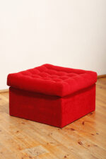 Duża czerwona tapicerowana pikowana z kwadratowym siedziskiem mobilna pufa/sofa/szezlong/podnóżek na czterech kółkach  w stylu Boho - obrazek 6