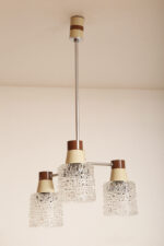 Trzypunktowa metalowa lampa sufitowa w kolorach kawy z mlekiem i brązem ze szklanymi fakturowymi kloszami, Drukov TYP TW 22/3, Czechosłowacja, lata 70. - obrazek 4