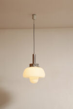 Mleczno-biała jednopunktowa szklana lampa wisząca/sufitowa z kloszem w kształcie grzyba w stylu Mazzega z chromowanym metalowym kapturkiem i metalową biała podsufitką, Włochy, lata 70. - obrazek 9