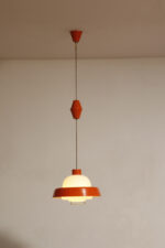 Metalowa jednopunktowa pomarańczowa lampa wisząca/sufitowa z mlecznobiałym szklanym kloszem i możliwością regulacji długości zwisu, Czechosłowacja, lata 60. - obrazek 5