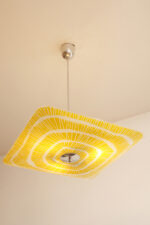 Żółto-biała kwadratowa szklana trzypunktowa lampa sufitowa „Parasolka” z geometrycznym wzorem, Napako, Czechosłowacja, lata 60. - obrazek 6