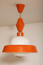 Metalowa jednopunktowa pomarańczowa lampa wisząca/sufitowa z mlecznobiałym szklanym kloszem i możliwością regulacji długości zwisu, Czechosłowacja, lata 60. - obrazek 6