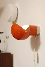 Pomarańczowa jednopunktowa metalowa lampa biurkowa/kinkiet "Pac-Man"/"Kosmonauta", projekt Pavel Grus dla Kamenický Šenov, Czechosłowacja lata 60. - obrazek 9