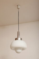 Mleczno-biała jednopunktowa szklana lampa wisząca/sufitowa z kloszem w kształcie grzyba w stylu Mazzega z chromowanym metalowym kapturkiem i metalową biała podsufitką, Włochy, lata 70. - obrazek 24
