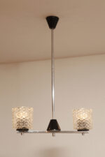 Dwupunktowa chromowana lampa sufitowa z dwoma fakturowymi szklanymi kloszami i czarnymi lakierowanymi w połysku wykończeniami z tworzywa, Lidokov, Czechosłowacja, lata 70. - obrazek 9
