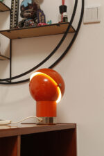 Pomarańczowa jednopunktowa metalowa lampa biurkowa/kinkiet "Pac-Man"/"Kosmonauta", projekt Pavel Grus dla Kamenický Šenov, Czechosłowacja lata 60. - obrazek 13