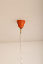 Metalowa jednopunktowa pomarańczowa lampa wisząca/sufitowa z mlecznobiałym szklanym kloszem i możliwością regulacji długości zwisu, Czechosłowacja, lata 60. - obrazek 10