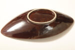 Brązowa ręcznie zdobiona szkliwiona w połysku ceramiczna patera w kształcie łódki z metalowym zdejmowanym złotym uchwytem, Mid Century Modern, Niemcy, lata 60. - obrazek 12