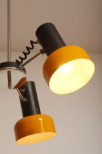 Trzypunktowa metalowa lampa wisząca/sufitowa ruchomymi żółtymi kloszami, projekt Josef Hůrka dla Napako, Czechosłowacja, lata 60. - obrazek 19