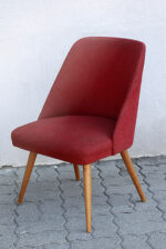 Niskie czerwone tapicerowane "kawowe" krzesło kubełkowe na drewnianych toczonych nogach, Mid Century Modern, projekt Walther Ruhland, Niemcy, lata 50/60. - obrazek 2