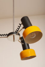 Trzypunktowa metalowa lampa wisząca/sufitowa ruchomymi żółtymi kloszami, projekt Josef Hůrka dla Napako, Czechosłowacja, lata 60. - obrazek 26