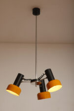 Trzypunktowa metalowa lampa wisząca/sufitowa ruchomymi żółtymi kloszami, projekt Josef Hůrka dla Napako, Czechosłowacja, lata 60. - obrazek 4
