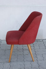 Niskie czerwone tapicerowane "kawowe" krzesło kubełkowe na drewnianych toczonych nogach, Mid Century Modern, projekt Walther Ruhland, Niemcy, lata 50/60. - obrazek 6